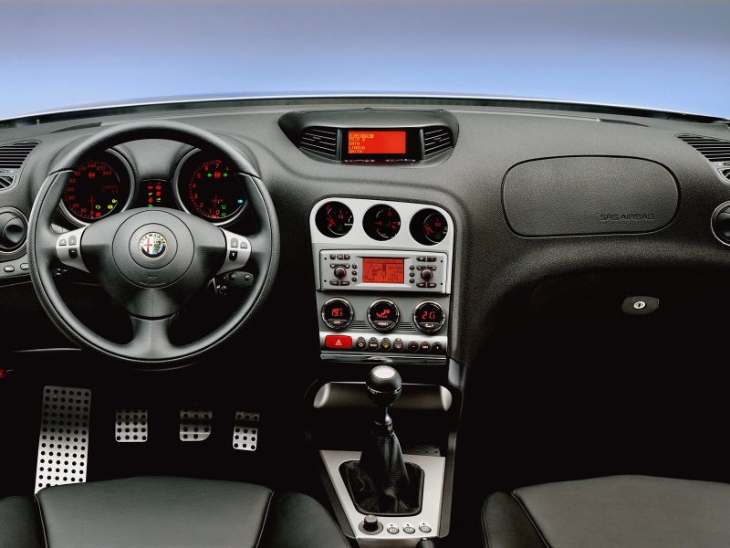 Alfa Romeo 156: 11 фото