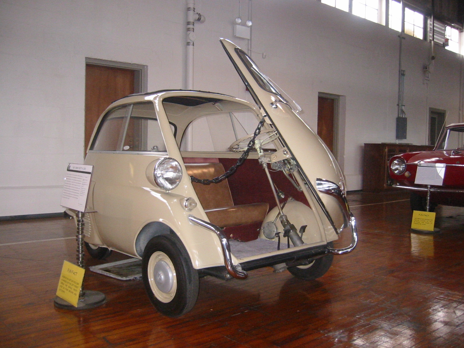 BMW Isetta 300: 6 фото