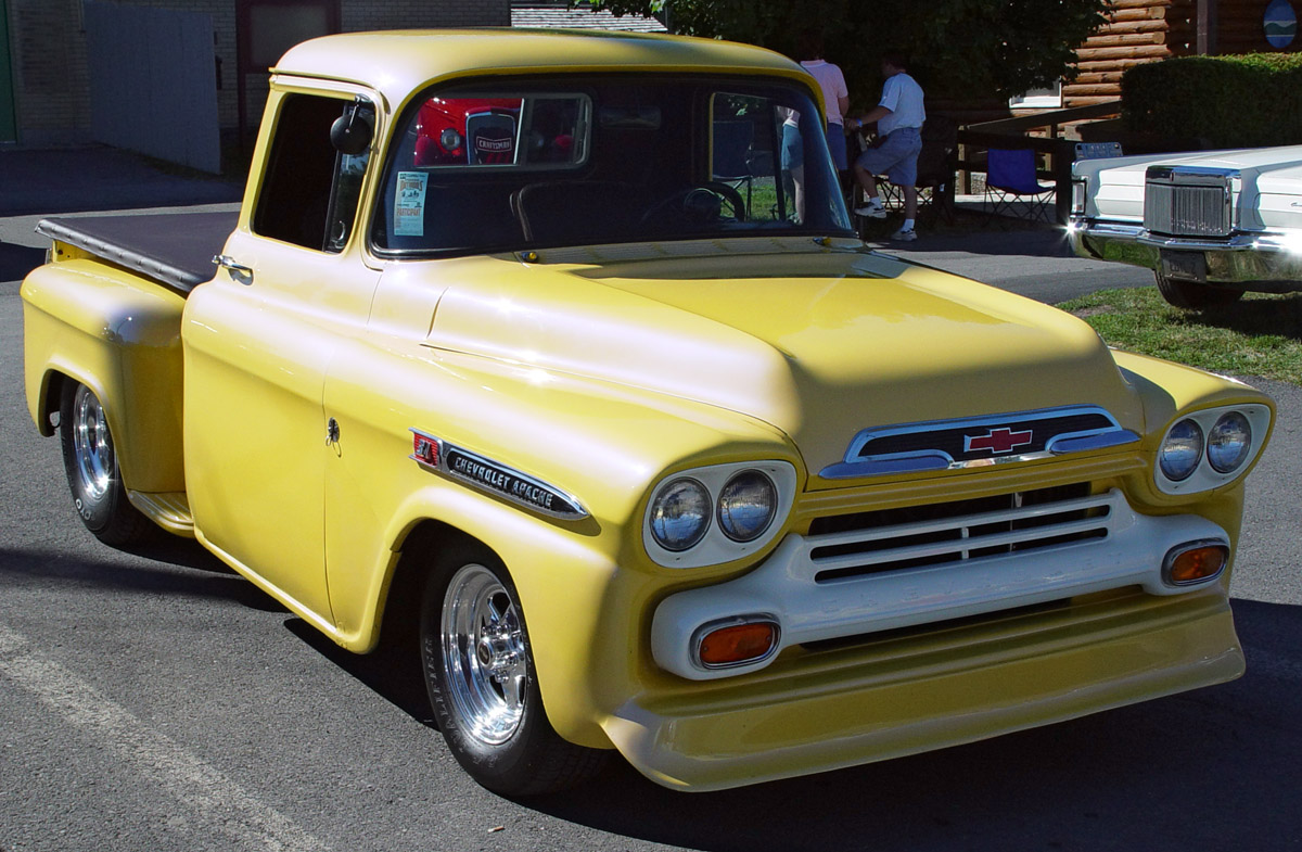 Chevrolet Apache: 2 фото