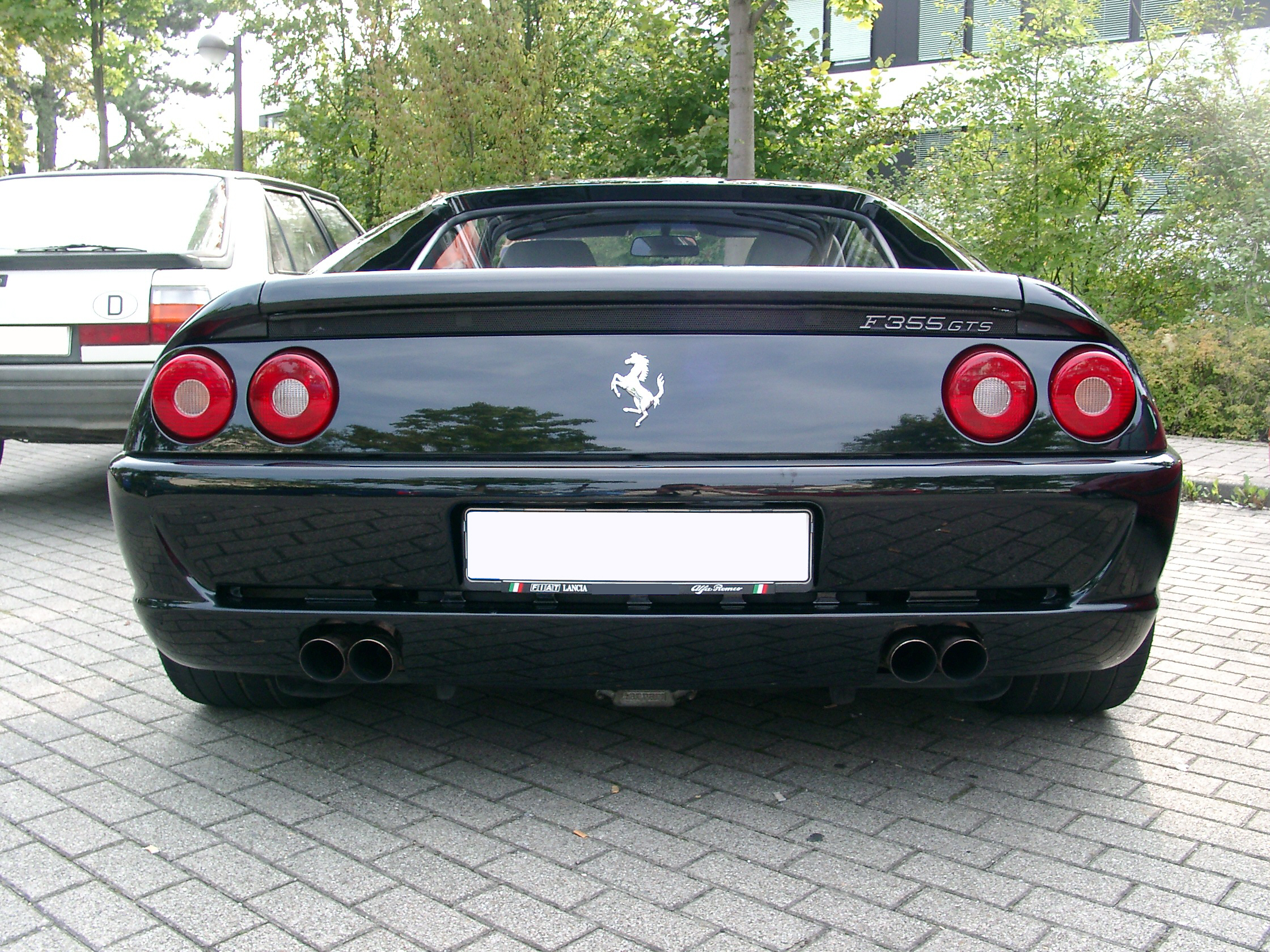 Ferrari F355: 9 фото