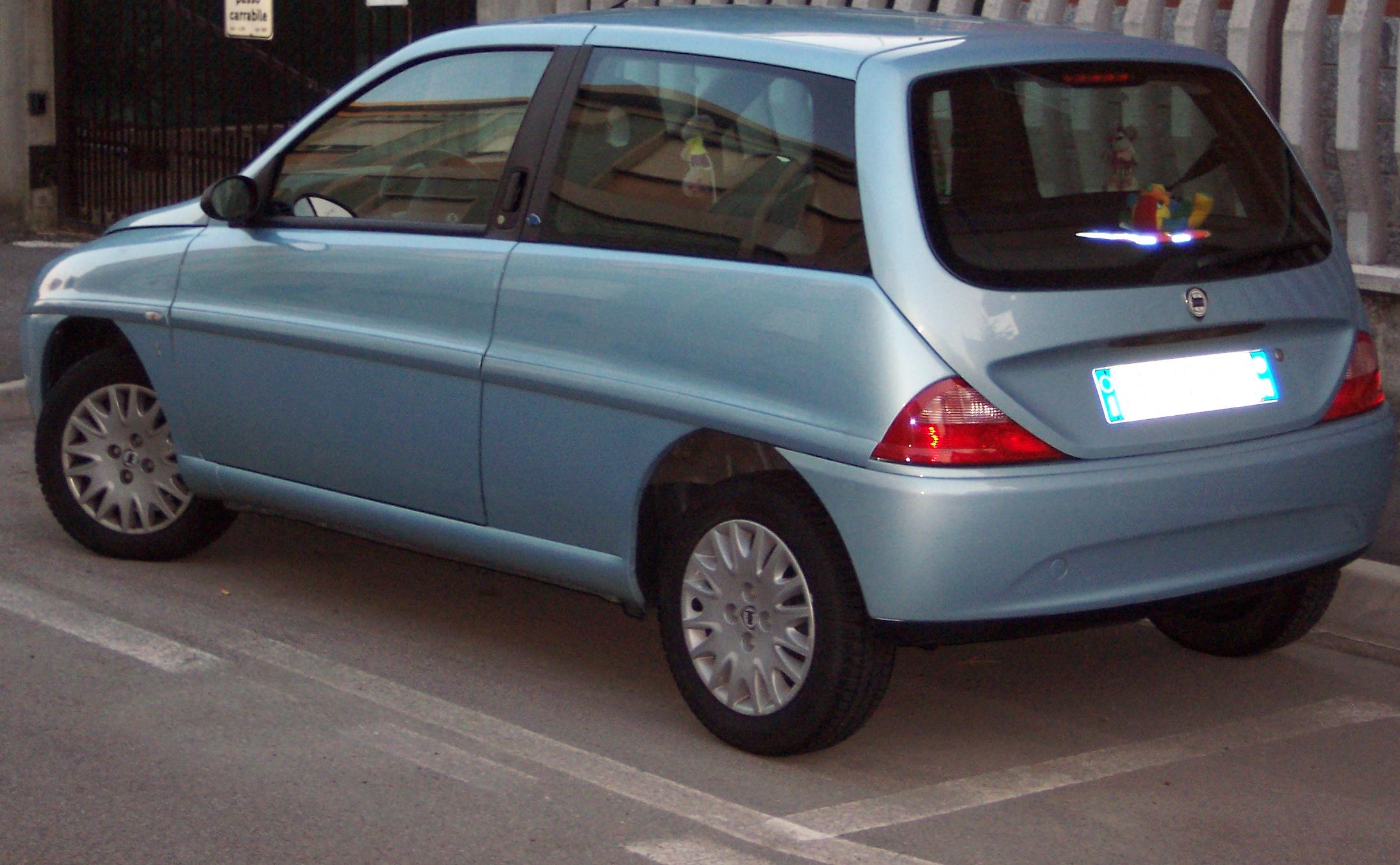 Lancia Y: 3 фото