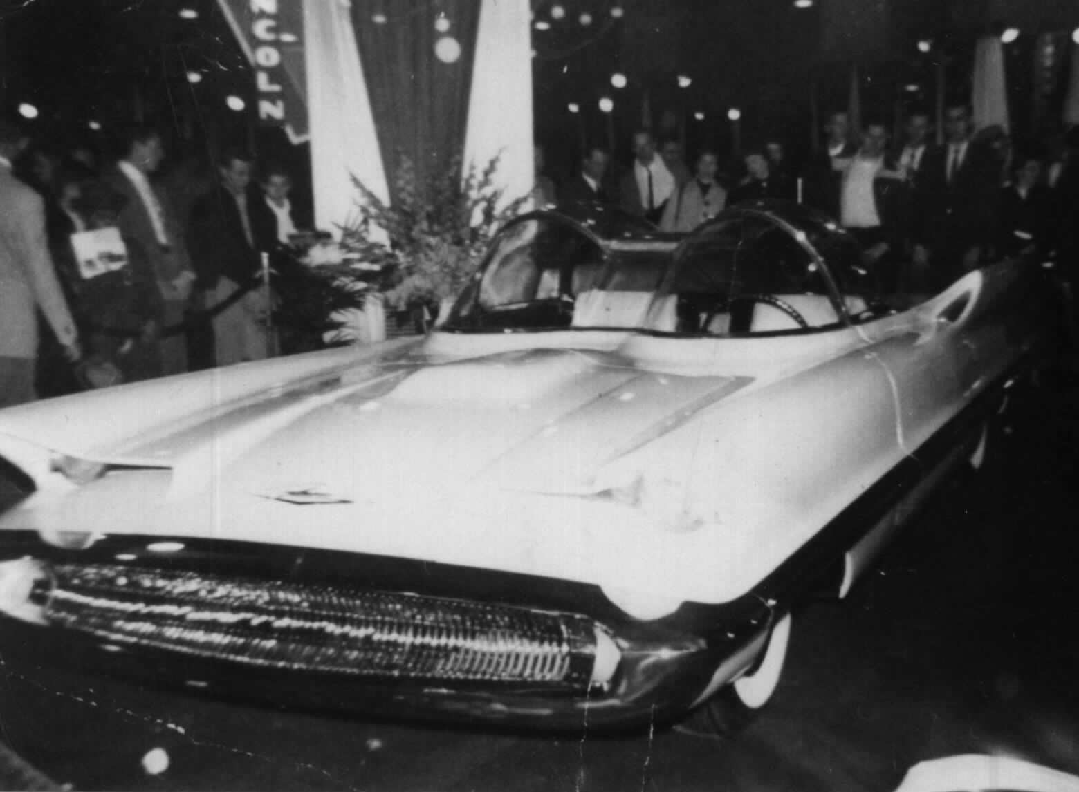 Lincoln Futura: 8 фото