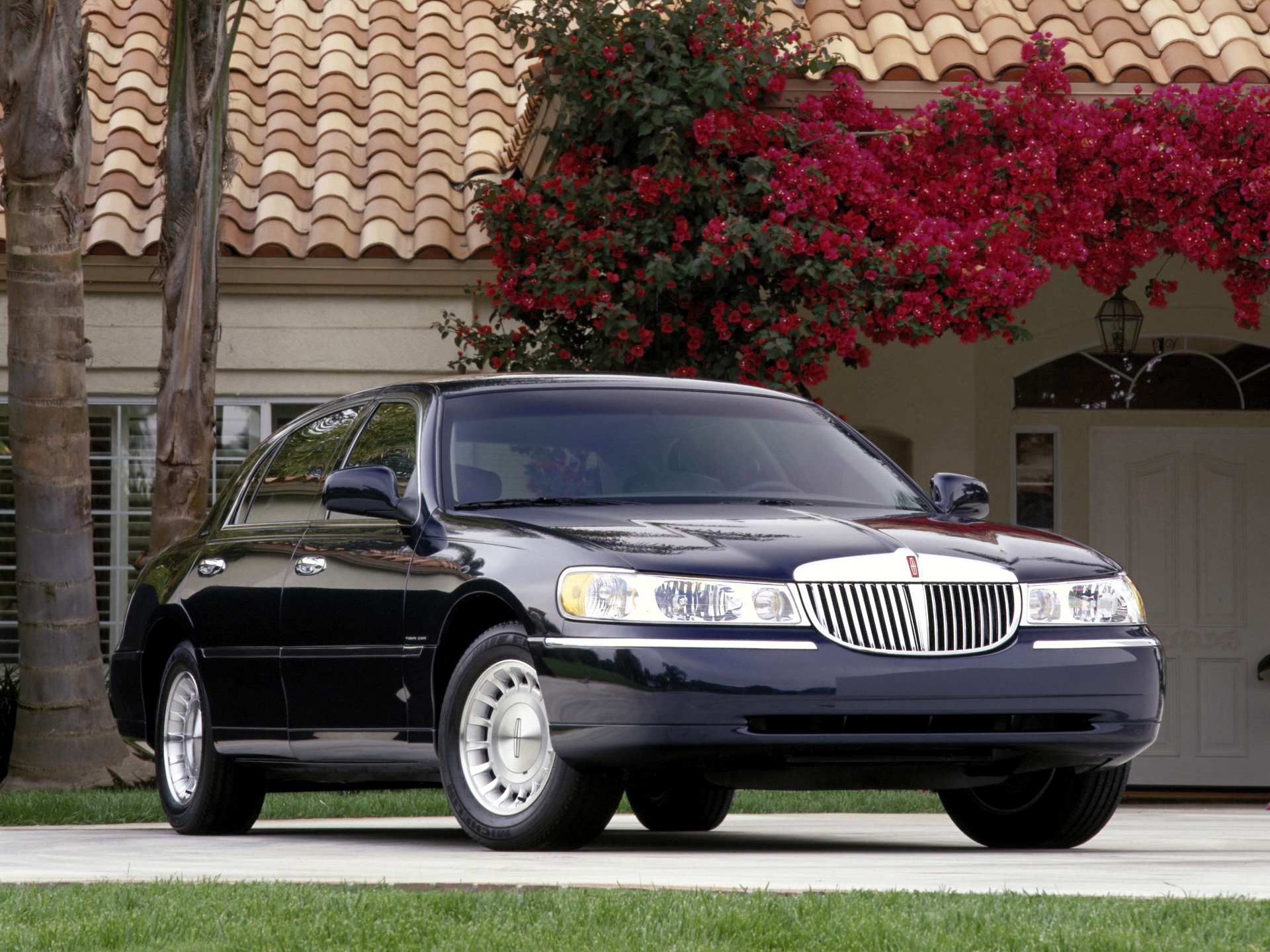 Lincoln Town Car: 11 фото