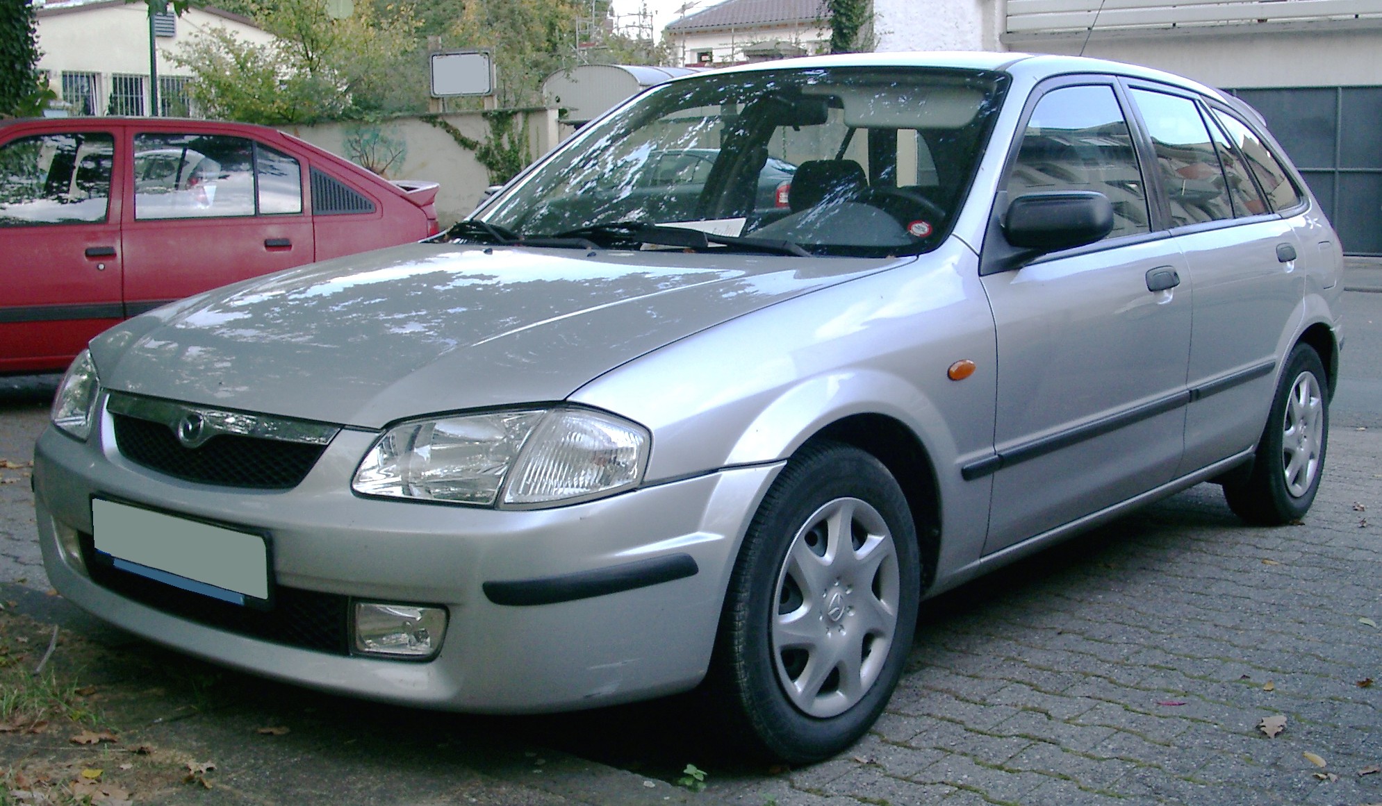 Mazda 323: 2 фото