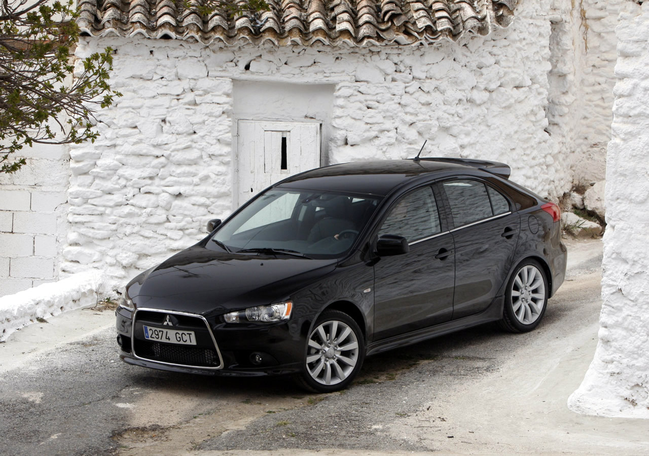 Mitsubishi Lancer Sportback: 8 фото