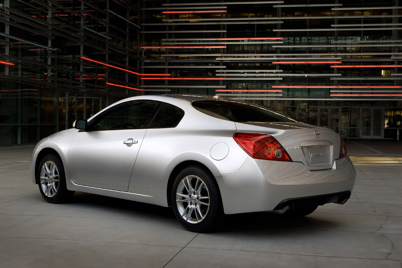 Nissan Altima Coupe: 7 фото