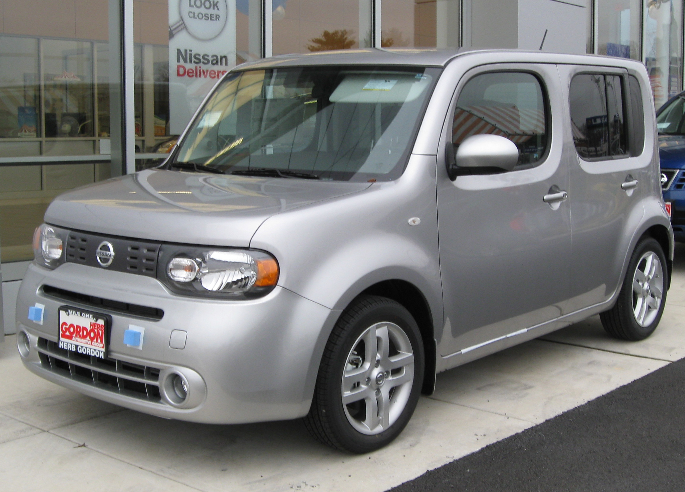 Nissan Cube: 3 фото