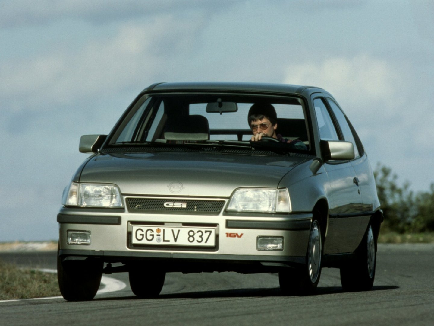 Opel Kadett GSi: 9 фото