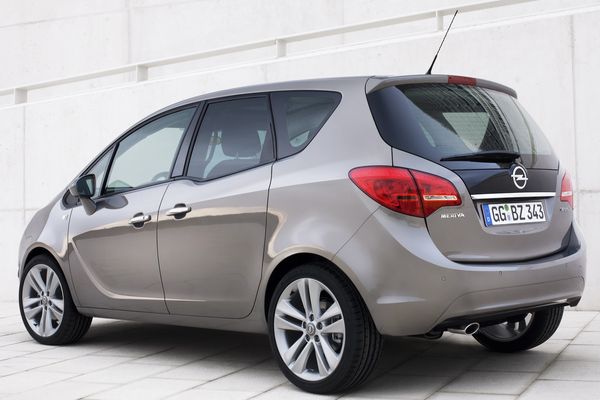 Opel Meriva: 4 фото