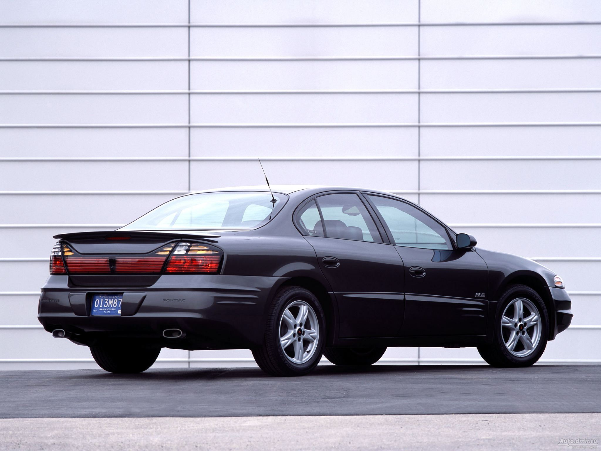 Pontiac Bonneville: 9 фото