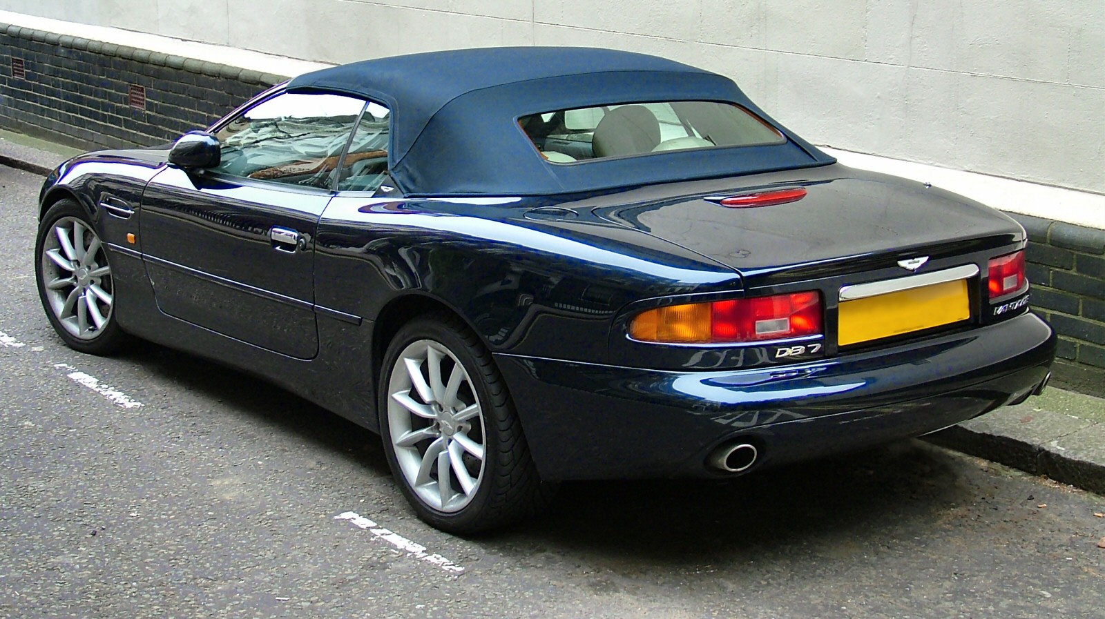 Aston Martin DB7 Vantage: 6 фото