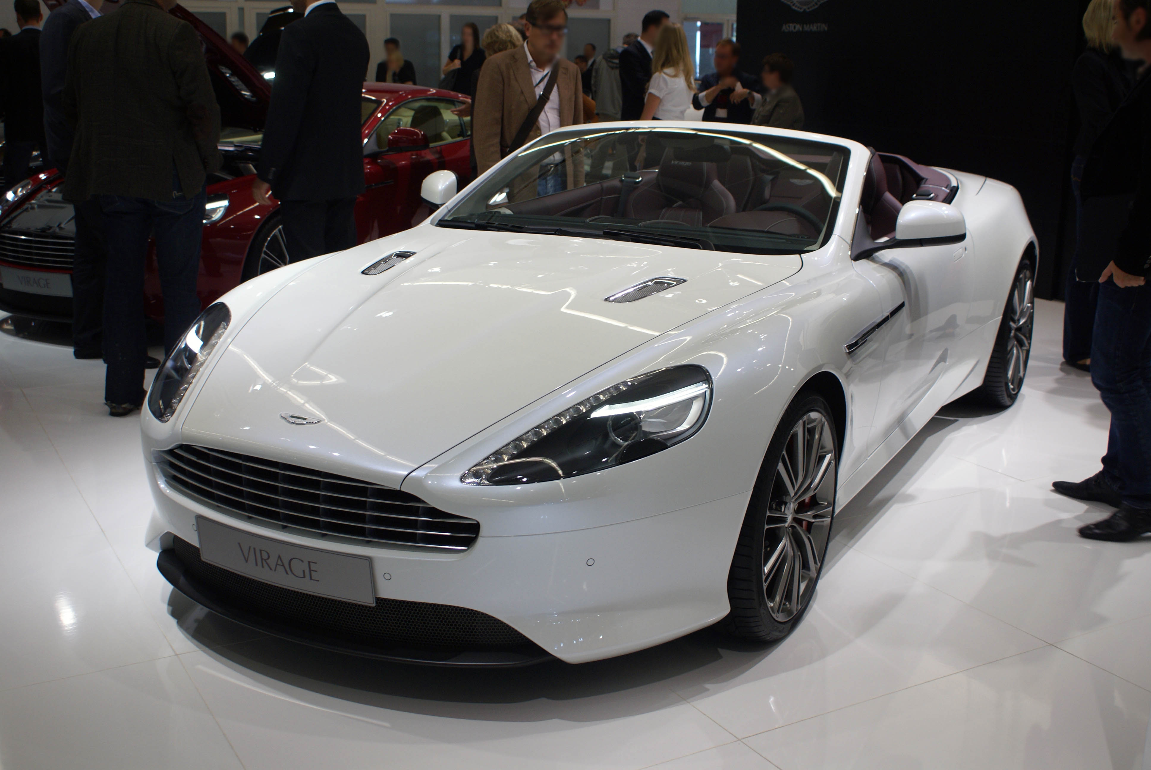 Aston Martin Virage Volante: 10 фото