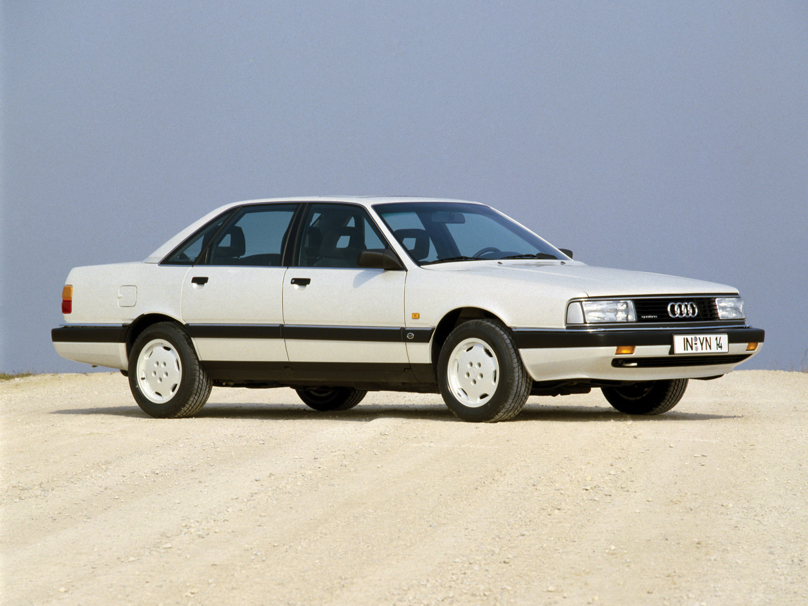 Audi 200: 10 фото