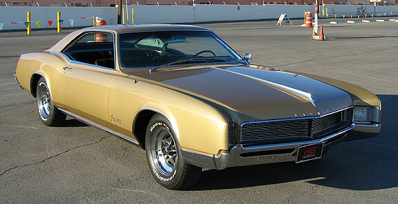 Buick Riviera: 2 фото