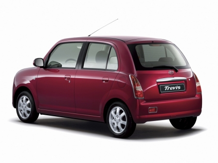 Daihatsu Trevis: 8 фото