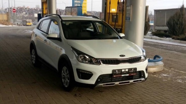 Kia Rio X-line 2018: 8 фото