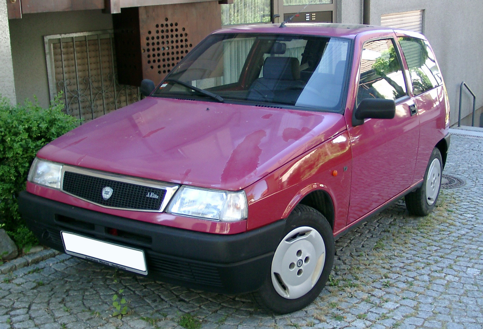 Lancia Y10: 12 фото