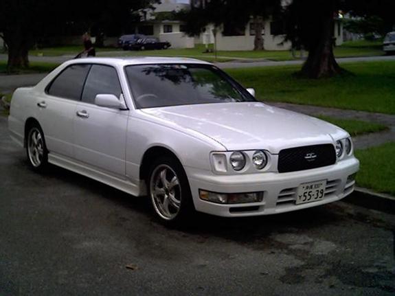 Nissan Cedric Y33: 5 фото