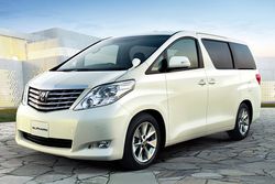 Toyota Alphard: 3 фото