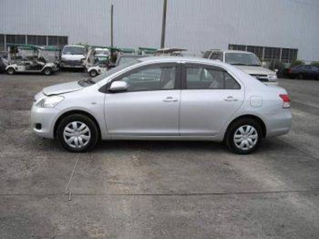 Toyota Belta: 11 фото